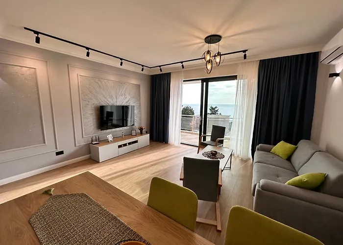 White Star Apartments